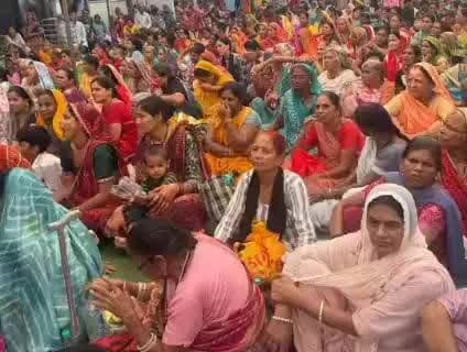 सीहोर नगर: बड़ा बाजार में अंतर्राष्ट्रीय कथावाचक पंडित प्रदीप मिश्रा की कथा में उमड़ी भीड़