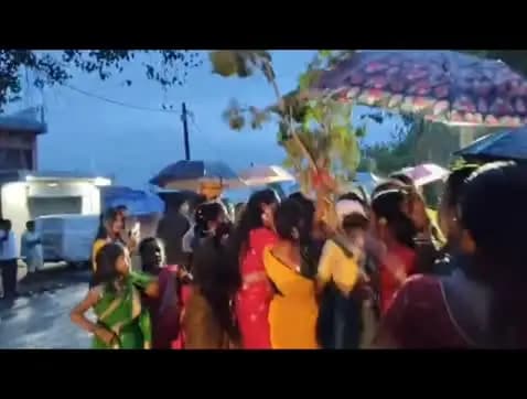 चितरपुर: गोला व चितरपुर क्षेत्र में करम महोत्सव धूमधाम से संपन्न, झूमते-गाते किया करम डाली का विसर्जन
