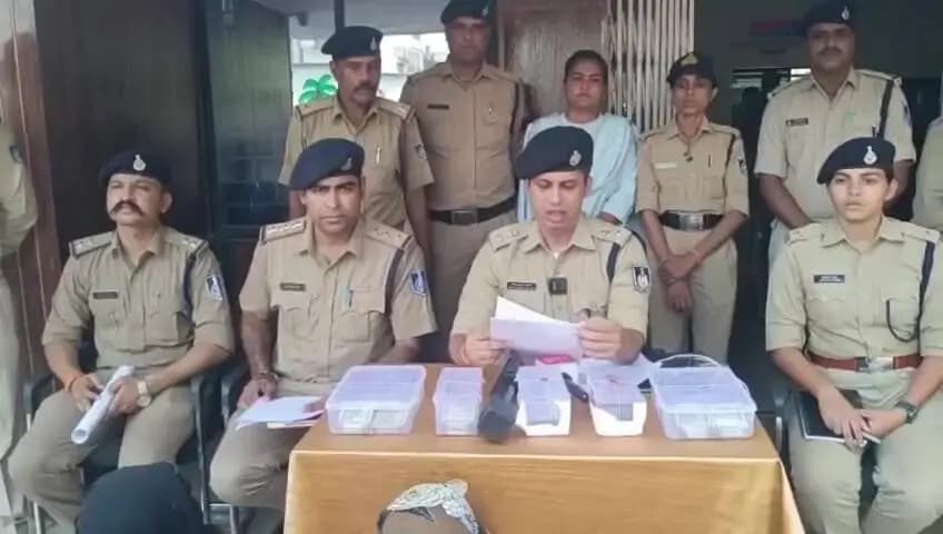 पचोर: पचोर थाने में राजगढ़ SP ने बैग चोरी का खुलासा किया, ₹1.49 लाख के साथ 4 आरोपी गिरफ्तार