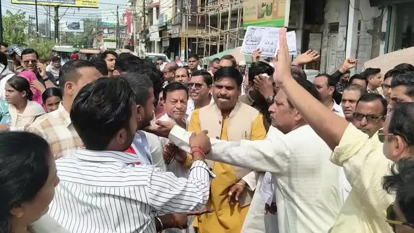 मुज़फ्फरनगर: UGC प्रदर्शन में भिड़े बीजेपी नेता और प्रदर्शनकारी, 'मोदी-योगी के खिलाफ कुछ नहीं सुनेंगे' नारेबाजी पर हुई तीखी बहस