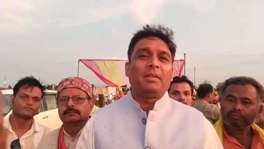 सेवा संकल्प यात्रा का हटा में प्रवेश, दमोह सांसद राहुल सिंह ने आगवानी की
====
#सेवा_संकल्प_अभियान