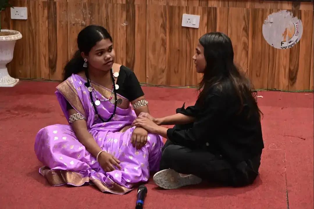 सेवा संकल्प अभियान में विद्यार्थियों ने नुक्कड़ नाटक से दिया जागरूकता का संदेश
नशामुक्ति, अंधविश्वास एवं कुरीतियों के उन्मूलन के साथ शिक्षा के महत्व को किया रेखांकित।
#मेरेसपनोंकाभारत #MereSapnoKaBharat
#सेवा_संकल्प_अभियान #सेवा_की_कहानी #SevaSankalpAbhiyan