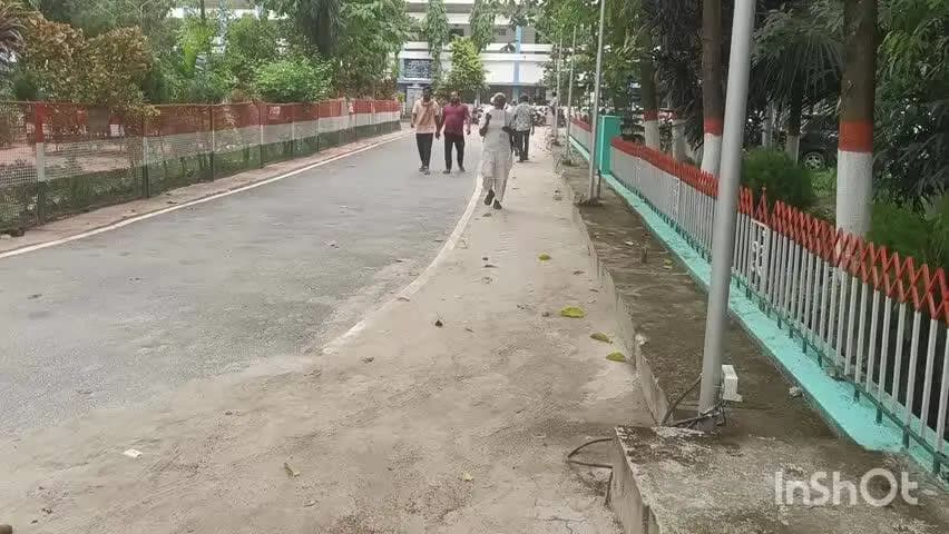 मुरलीगंज: जोरगामा के मोहम्मद अताबुल, पड़ोसी द्वारा बाउंड्री वॉल गिराने पर न्याय के लिए एसपी कार्यालय पहुंचे