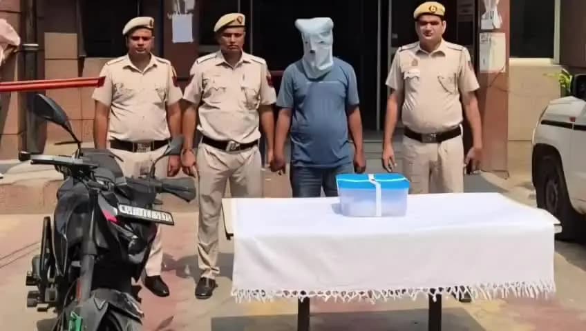 यमुना विहार: नंद नगरी में बदमाश गिरफ्तार, चाकू और चोरी की बाइक बरामद; 19 मामलों में शामिल