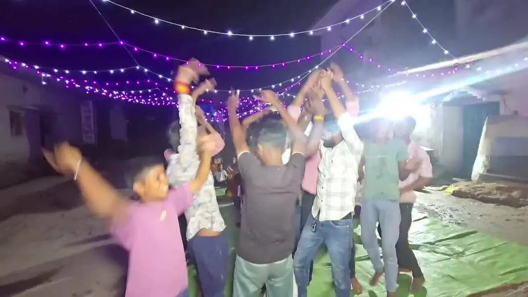 बलौदा: कोसमंदा गांव के ठाकुरदेव चौक में मानस गायन पर झूम उठे लोग, बाराद्वार के राकेश पटेल की प्रस्तुति ने मोह लिया