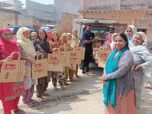 रोहतक: भैंसरू खुर्द में महिलाओं को सिंगल-यूज प्लास्टिक छोड़ जूट के थैले अपनाने की अपील