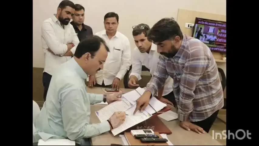 मौजमाबाद: ग्राम पंचायत झरना में पेयजल संकट और विकास कार्यों को लेकर उपमुख्यमंत्री को ज्ञापन दिया गया