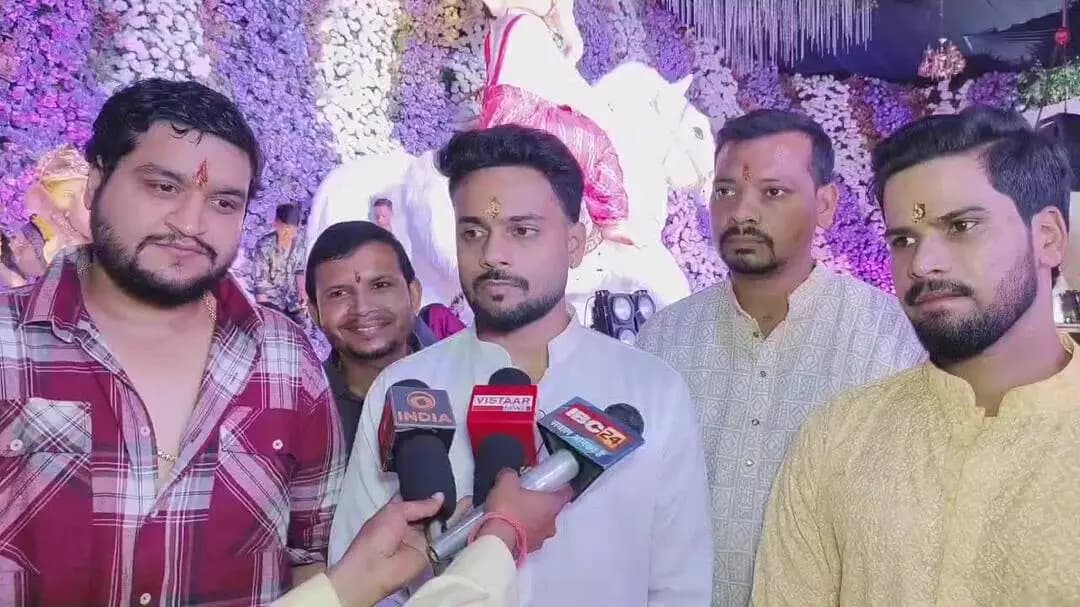 चांपा: श्री सिद्धि विनायक समिति द्वारा इंडोनेशिया के बाली के प्रसिद्ध गरुड़ विष्णु मंदिर की तर्ज पर भव्य एवं आकर्षक पंडाल