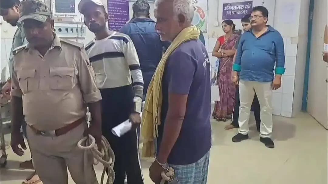 जमुई: हत्या मामले में 23 वर्षों से फरार नंदन यादव के पिता गनौरी यादव को टाउन थाना की पुलिस ने गिरफ्तार किया, भेजा गया जेल