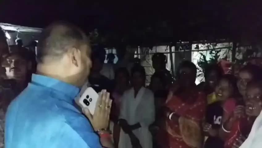 पोठिया: पोठिया प्रखंड के भेलागुड़ी गांव से 22 वर्षीय युवती लापता, विधायक गोपाल अग्रवाल ने परिजनों से की मुलाकात