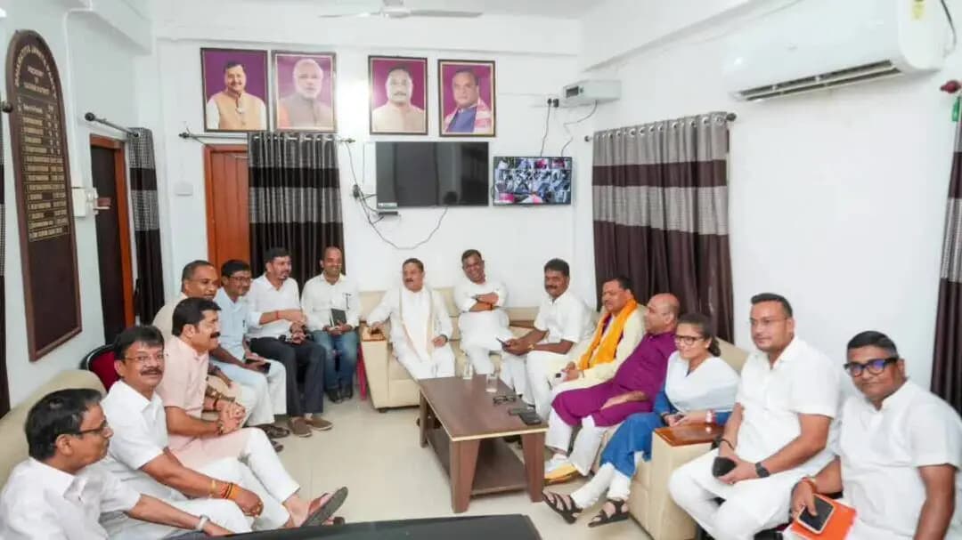 উদারবন্দ: শিলচর পৌরনিগম নির্বাচনে দলের রণকৌশল স্থির করতে দলের সাংসদ,বিধায়কদের সঙ্গে বৈঠকে উপস্থিত BJP-র অসম প্রদেশ সভাপতি