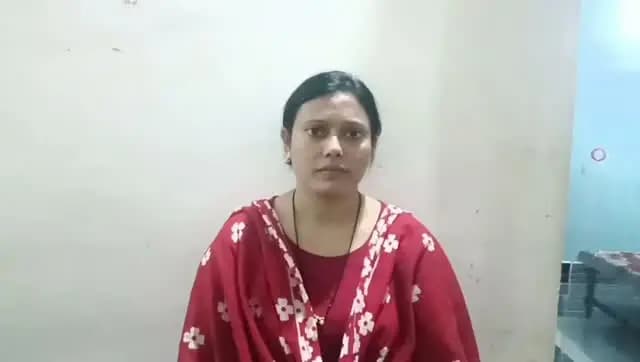 स्व-सहायता समूह से आत्मनिर्भरता की ओर बढ़ीं रजिया परवीन
----
#सतना जिले के उचेहरा विकासखंड की ग्राम पंचायत कुलगड़ी की रजिया परवीन वर्ष 2018 से कल्याणी स्व-सहायता समूह से जुड़ी हैं। समूह में अध्यक्ष की जिम्मेदारी संभालते हुए उन्होंने आत्मनिर्भरता की दिशा में निरंतर कदम बढ़ाए हैं।
स्व-सहायता समूह से जुड़कर मिले अवसरों और मार्गदर्शन से रजिया परवीन की वर्तमान वार्षिक आय लगभग 1 लाख रुपये तक पहुंची है। उनका सफर ग्रामीण महिलाओं के लिए आत्मविश्वास, आत्मनिर्भरता और आर्थिक सशक्तिकरण की प्रेरणादायी मिसाल है।
Chief Minister, MP
Dr Mohan Yadav
#SevaSankalpAbhiyan
#सेवा_संकल्प_अभियान
#JansamparkMP