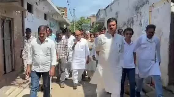 सीतापुर: माडिया गांव में होमगार्ड भर्ती दौड़ के दौरान योगेंद्र की हुई मौत, मृतक परिवार से मिले अजय राय, 50 लाख मुआवजे की मांग
