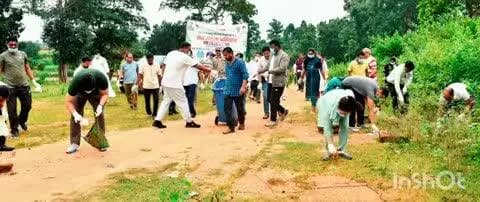 बलरामपुर: घाघवा नाला पर श्रमदान से बना बोरी बंधान, सेंदुर नदी तट पर स्वच्छता और पौधारोपण