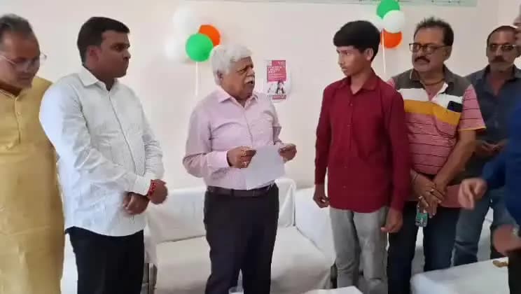 मेदिनीनगर (डालटनगंज): रांची जाने की झंझट खत्म, बैरिया में आधार सेवा केंद्र शुरू; सांसद विष्णु दयाल राम ने किया उद्घाटन