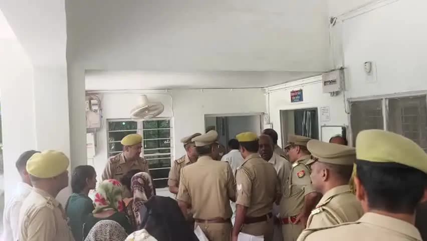 सहारनपुर: SSP ऑफिस में रिटायर्ड दरोगा का हंगामा, बेटी से मारपीट की शिकायत पर कार्रवाई न होने से नाराज, आधे घंटे तक चला ड्रामा