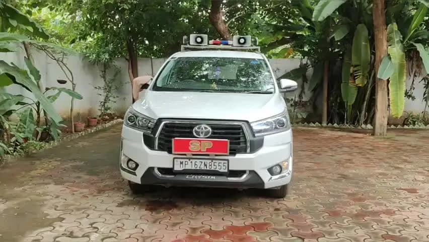 छतरपुर नगर: बमनौरा थाना क्षेत्र में शराब दुकान पर नशेड़ियों ने की तोड़फोड़ और मारपीट, 4 गिरफ्तार, 9 की तलाश