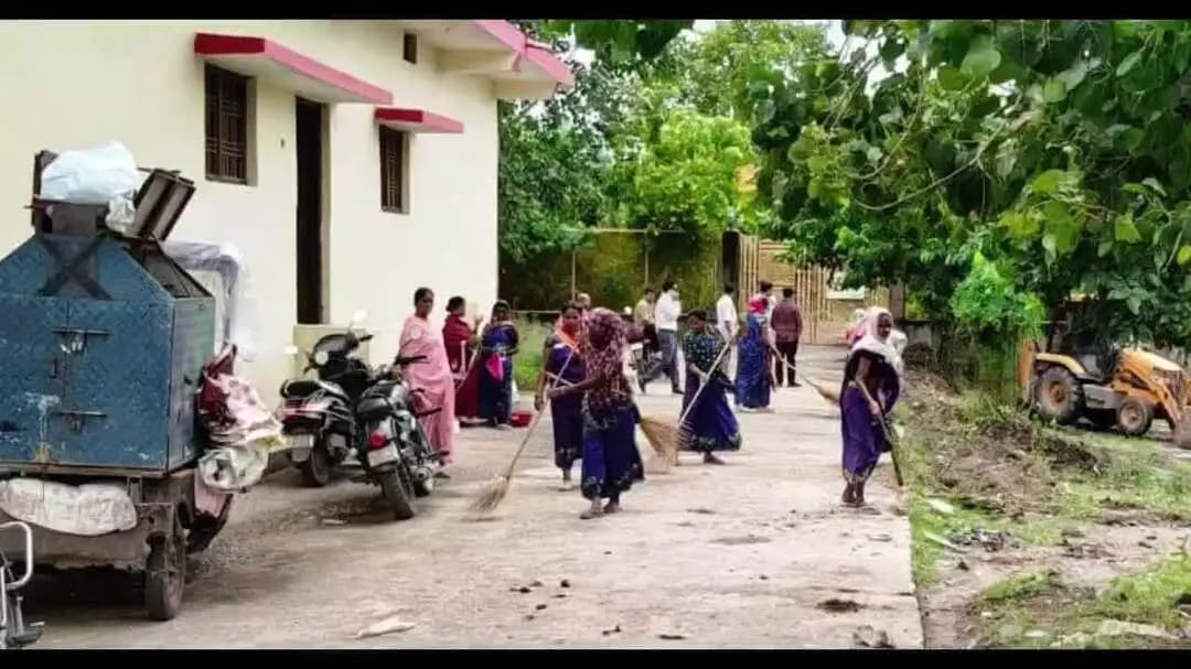 जांजगीर: जिले में श्रमदान से जल स्रोतों की सफाई और प्लास्टिक प्रदूषण के खिलाफ जन-जागरूकता अभियान चलाया गया