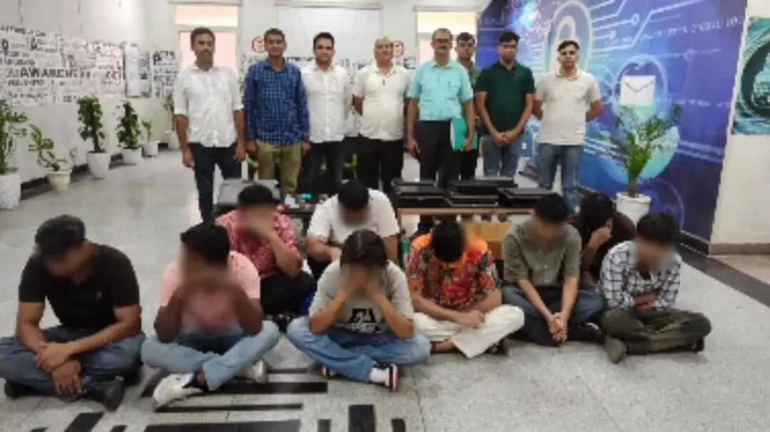 यमुना विहार: पितमपुरा: फर्जी इंटरनेशनल कॉल सेंटर का भंडाफोड़, 11 गिरफ्तार, अमेरिकी नागरिकों से ₹100 करोड़ ठगी का आरोप