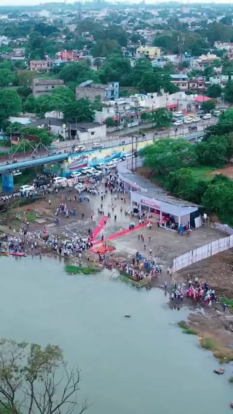 🌿 सेवा संकल्प अभियान 2026 | खर्राघाट 🌿
स्वच्छता ही सेवा अभियान 2026 के तहत आज केलो नदी के खर्राघाट तट पर स्वच्छता अभियान चलाया गया। इस दौरान नदी तट पर बिखरे पॉलिथीन, कचरे एवं अन्य अपशिष्ट को हटाकर साफ-सफाई की गई।
रायगढ़ विधायक एवं वित्त मंत्री श्री ओ.पी. चौधरी की पहल से केलो नदी तट के संरक्षण, स्वच्छता और हरित विकास की दिशा में खर्राघाट में नई पहल की जा रही है।
8.50 एकड़ में ऑक्सीजोन विकसित किया जाएगा। साथ ही पैदल पथ, घाट, पार्किंग एवं स्वास्थ्य संबंधी सुविधाओं के माध्यम से क्षेत्र को बेहतर सार्वजनिक स्थान के रूप में विकसित किया जाएगा।
💚 स्वच्छ, सुंदर और हरित रायगढ़ की ओर एक सार्थक कदम।
#SHS2026 #SwachhataHiSewa2026 #SwachhChhattisgarh #SewaSankalp
@UrbanCGOfficial @ChhattisgarhCMO @DPRChhattisgarh @PMOIndia @SwachhBharatGov