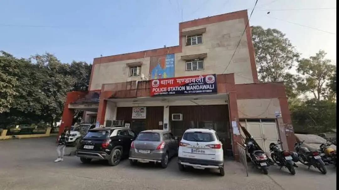 यमुना विहार: नौकरी का झांसा देकर महिला से दुष्कर्म, वीडियो वायरल करने की धमकी से ब्लैकमेल का आरोप