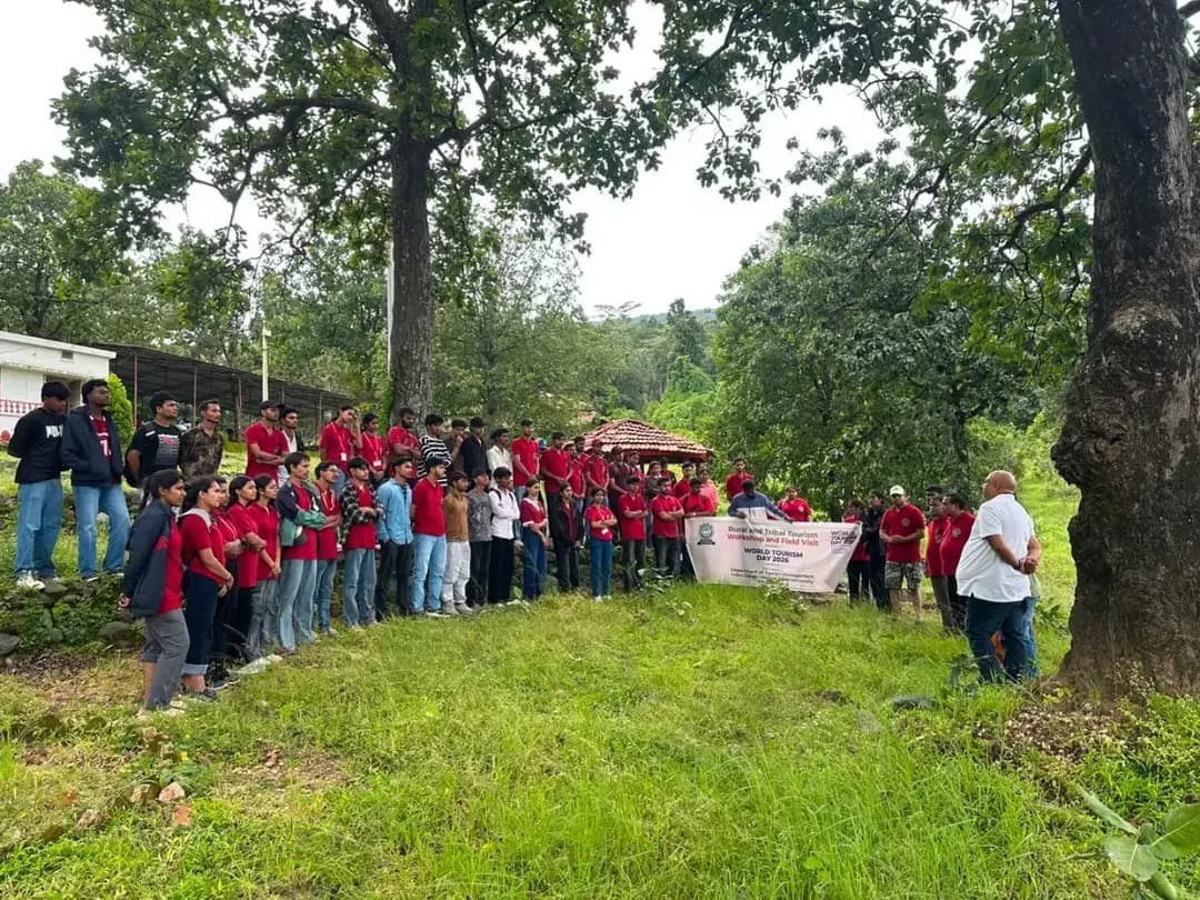 विश्व पर्यटन सप्ताह के तहत थाड़पथरा में ग्रामीण एवं जनजातीय पर्यटन पर विशेष आयोजन
आईजीएनटीयू के 90 विद्यार्थियों ने बैगा संस्कृति और सामुदायिक पर्यटन मॉडल को करीब से जाना।
#chhattisgarhcmo
#dprchhattisgarh
#GPM
