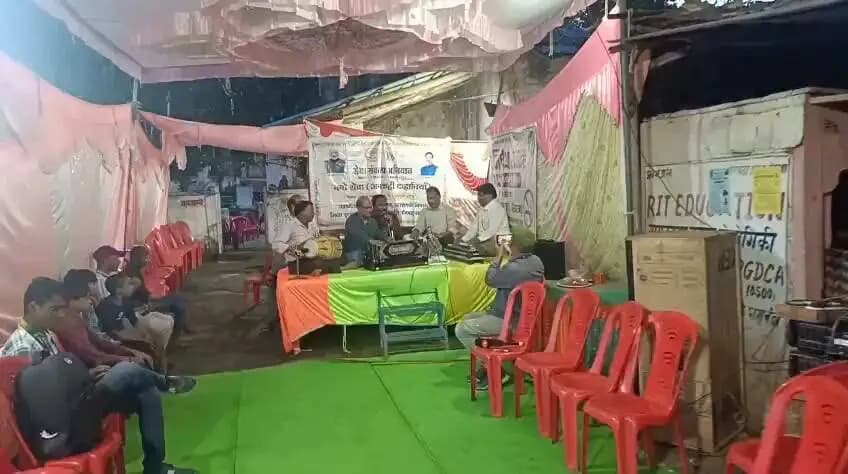 ➡️ सेवा संकल्प अभियान 2026
ग्राम बरा (बंडा) में कलेक्टर श्रीमती प्रतिभा पाल के निर्देशानुसार 'नमो सेवा' के तहत संगीतमय प्रस्तुति के जरिए दिया गया नशा मुक्ति का संदेश।
#jansamparkMP #sagar #AshirwadKaDiya #SevaSankalp2026