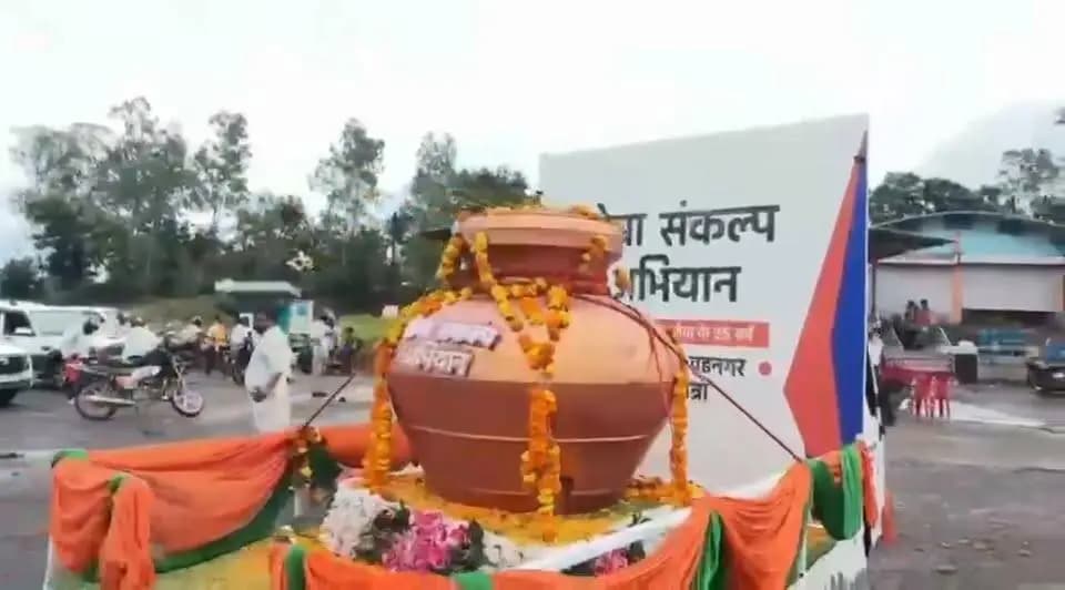 ➡️ सेवा संकल्प अभियान 2026
'सेवा संकल्प यात्रा' का हीरापुर में जनप्रतिनिधियों एवं नागरिकों ने किया भव्य स्वागत।
#jansamparkMP #sagar #AshirwadKaDiya #SevaSankalp2026