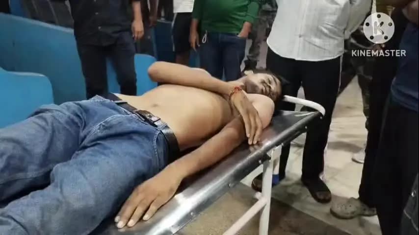 गिरिडीह: गिरिडीह-डुमरी रोड पर बंदरकुप्पी के मैगी पॉइंट के पास युवक की पीट-पीटकर हत्या, शव सदर अस्पताल लाया गया