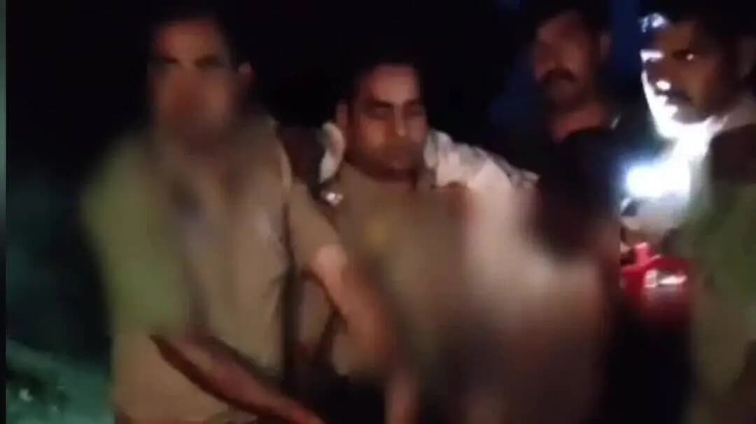 खागा: धाता पुलिस ने गौकशी के अपराधी को पैर में गोली मारकर किया गिरफ्तार, अवैध असलहा और जिंदा कारतूस बरामद