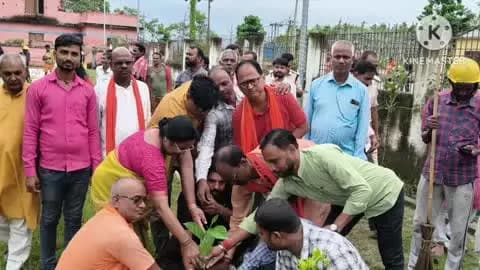 भरगामा: सेवा संकल्प अभियान के तहत विधायक ने किया पौधरोपण, तालाब परिसर में सफाई अभियान चलाया