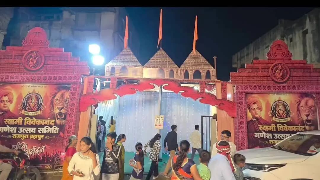 बुरहानपुर नगर: राजपुरा में गणेश मंडल की अनोखी पहल, मिट्टी की प्रतिमा के साथ दिया पर्यावरण संरक्षण का संदेश विधायक महापौर ने की आरती