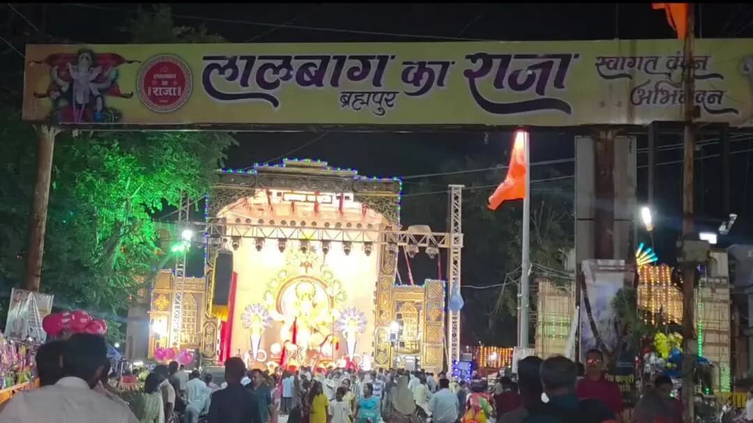 बुरहानपुर नगर: लालबाग के राजा की आरती में उमड़ी श्रद्धा, आकर्षक सजावट बनी आकर्षण का केंद्र