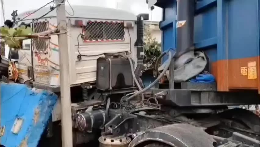 पिपरिया: चननिया गांव के समीप NH 80 पर अनियंत्रित हाईवा दुकान में जा घुसा, चालक जख्मी, लगभग 5 लाख की क्षति