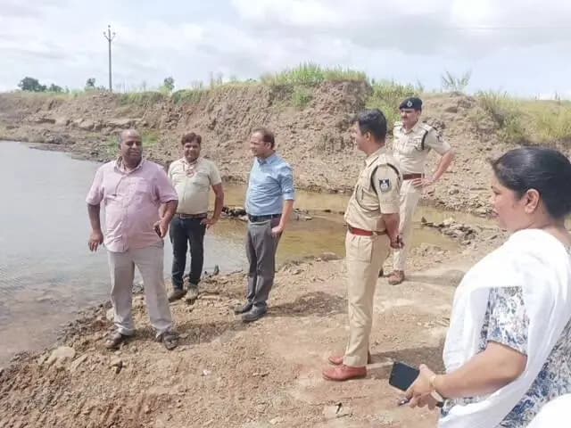 नरसिंहगढ़: राजगढ़ कलेक्टर ने नरसिंहगढ़ कुरावर मूर्ति विसर्जन स्थल का किया निरीक्षण बोले सफाई प्रशासक सुरक्षा चाक चौबंद रहे