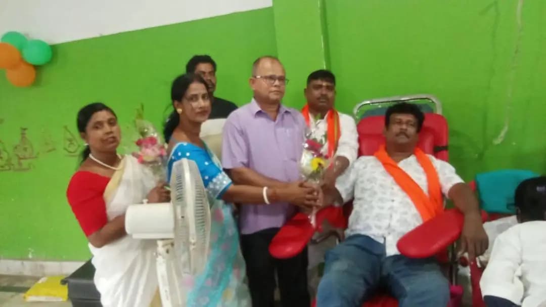আমতা ১: পণ্ডিত দীনদয়াল উপাধ্যায় জীর জন্মদিনে উলুবেড়িয়ায় রক্তদান শিবির ও অঙ্গন ওয়ারী অনুষ্ঠান
