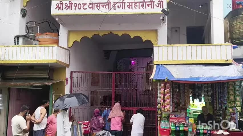मुंगेर: कौड़ा मैदान रोड स्थित चैती दुर्गा मंदिर में घंटी चोरी करते युवक को लोगों ने रंगेहाथ पकड़ा
