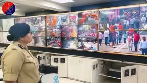 पुलिस अधीक्षक , कोटा शहर द्वारा अभय कमांड सेंटर के कैमरों से अनंत चतुर्दशी जुलूस का लगातार सुपरविजन किया जा रहा है।