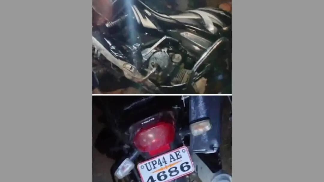 बीकापुर: चौरे बाजार में ज्वेलरी दुकान का ताला तोड़ रहे बदमाश, पुलिस के पहुंचने पर बाइक और मोबाइल छोड़कर भागे