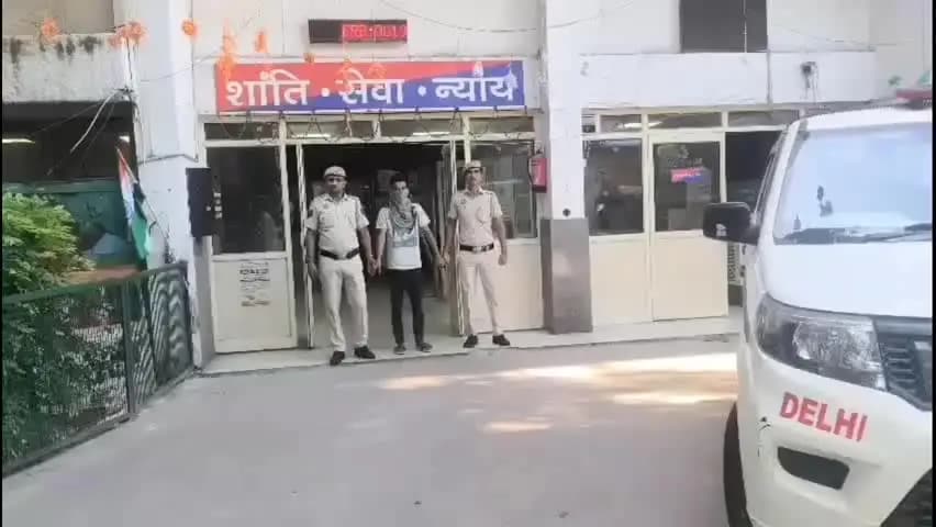 यमुना विहार: शास्त्री पार्क में मोबाइल झपटमारी का आरोपी गिरफ्तार, वारदात में इस्तेमाल बाइक भी बरामद