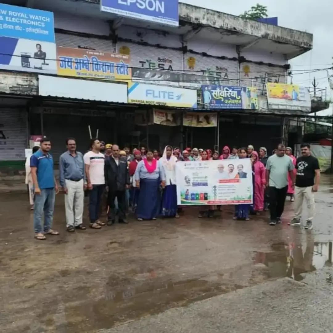 नगर पालिका परिषद कटघोरा में स्वच्छता ही सेवा एवं सेवा ही संकल्प अभियान के तहत शहीद वीर नारायण सिंह चौक से बस स्टैंड परिसर तक वृहद स्वच्छता अभियान चलाया गया। अभियान का उद्देश्य नगर क्षेत्र में स्वच्छता के प्रति जागरूकता बढ़ाने के साथ नागरिकों को स्वच्छ एवं स्वस्थ वातावरण के लिए प्रेरित करना रहा।
#SevaSankalpAbhiyan
#सेवा_संकल्प_अभियान
#SwacchBharat
#KorbaDistrict