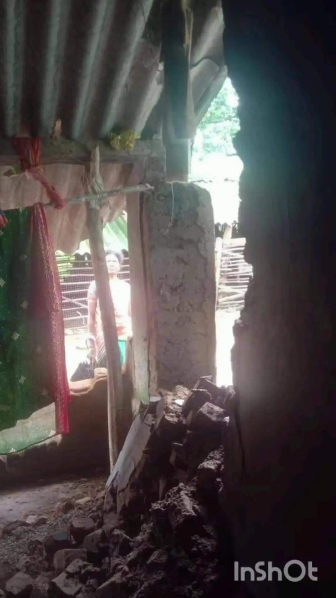 ରାୟଗଡା: ରାୟଗଡ଼ା: ବିଷମକଟକରେ ଭୁଷୁଡିଲା ଘର କାନ୍ଥ, ଅଳ୍ପକେ ବର୍ତ୍ତିଲେ ମହିଳା