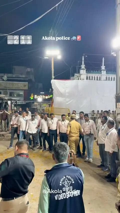 रात्रीचे २ वाजले… 🌙
बाप्पांचे विसर्जन झाले… 🙏🚩
पोलीस प्रशासनाची साथ आणि आपल्या सर्वांची जबाबदारी,
यामुळे बाप्पांचा निरोप शांततेत आणि भक्तिभावाने झाला. 👮♂️❤️
गणपती बाप्पा मोरया! ❤️
पुढच्या वर्षी लवकर या! 🚩🙏
#viralreels #policeakola #akola #fyp