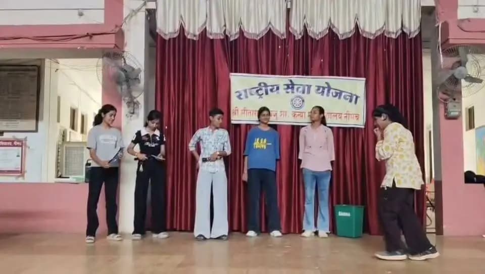 सेवा संकल्प अभियान अंतर्गत जाजू गर्ल्स कालेज में बदलते भारत में स्वच्छता और स्वास्थ्य के विषय में नुक्कड़ नाटक का मंचन किया गया।
CM Madhya Pradesh
Jansampark Madhya Pradesh
Department of Higher Education, Madhya Pradesh
#neemuch #नीमच #सेवासंकल्पअभियान