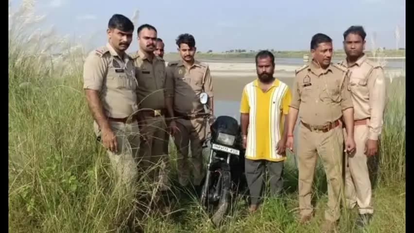 खेकड़ा: लहचौड़ा गणेश मंदिर में महंत ने ब्लैकमेलिंग और अवैध संबंध छिपाने के लिए 2 हत्याएं की, PCR पर बरामद बाइक और नशीली दवा के रेपर