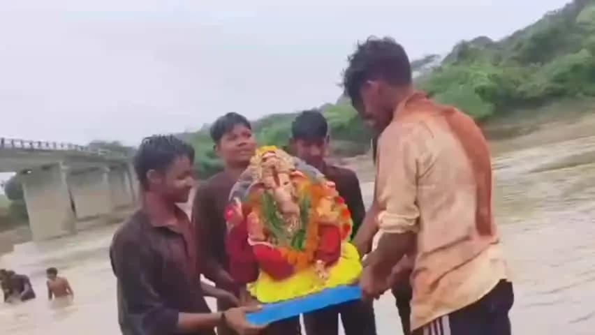 भिंड: कनाबर में क्वारी नदी में युवकों के डूबने का लाइव वीडियो आया सामने