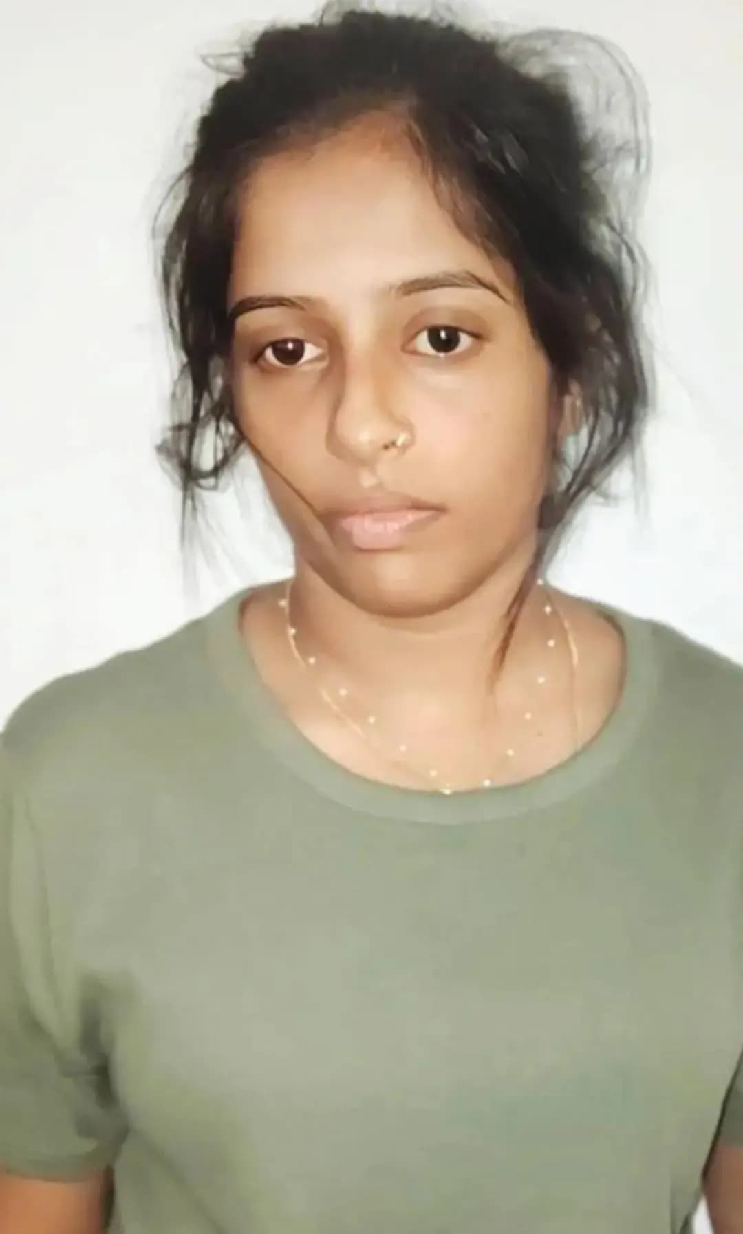 കോഴിക്കോട്: വടകരയിൽ പോലീസ് സ്റ്റേഷൻ വളപ്പിൽ വെച്ച് യുവതിക്ക് ഭർത്താവിന്റെ കുത്തേറ്റു
