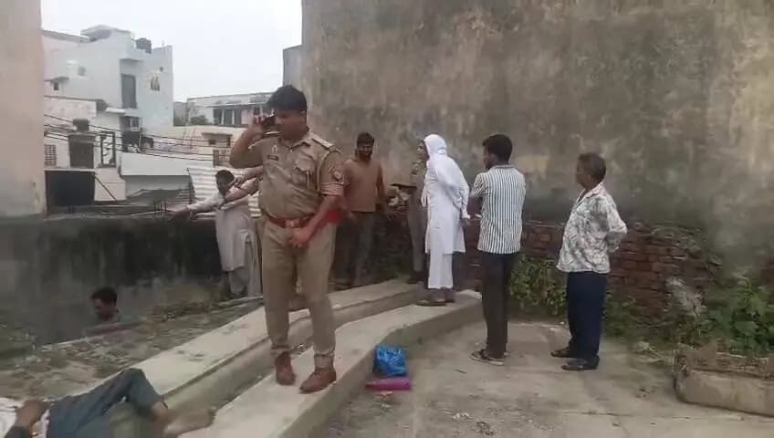 धौलाना: हापुड़ में दुकान की छत पर शव मिलने से जांच शुरू