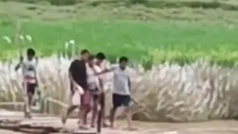 जगदीशपुर: चांदन नदी की उफनती धार में कूदा आर्म्स एक्ट का आरोपी संतोष यादव, सिपाही सन्न, हुआ गायब