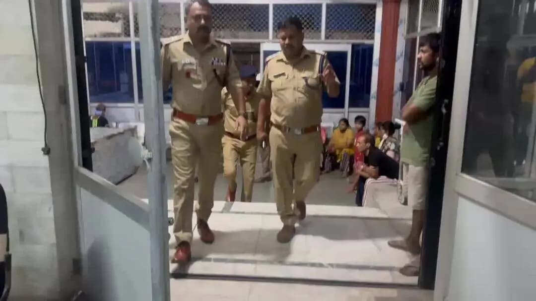 हरिद्वार: मर्डर के आरोपियों ने उत्तराखंड पुलिस पर की फायरिंग, जवाबी कार्रवाई में एक बदमाश को लगी गोली